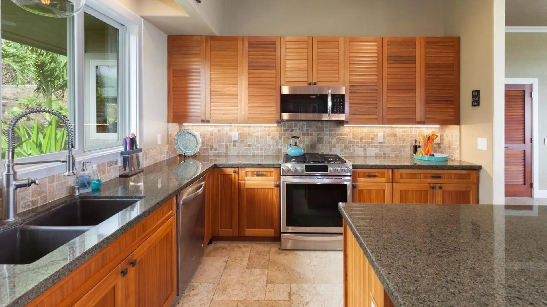 Pacific Vista Retreat Stunning 5Br Home Overlooking Ocean Privacy And Pool Kailua-Kona