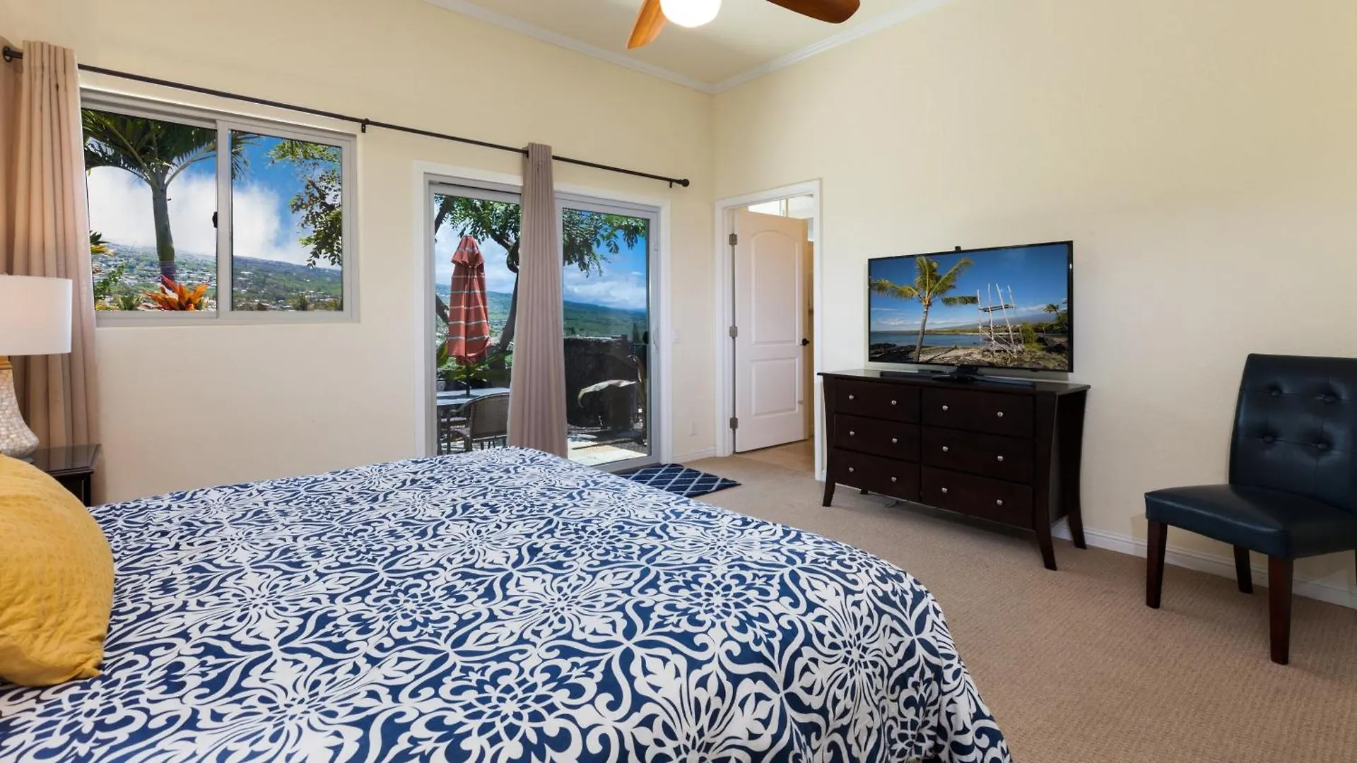 Pacific Vista Retreat Stunning 5Br Home Overlooking Ocean Privacy And Pool Kailua-Kona